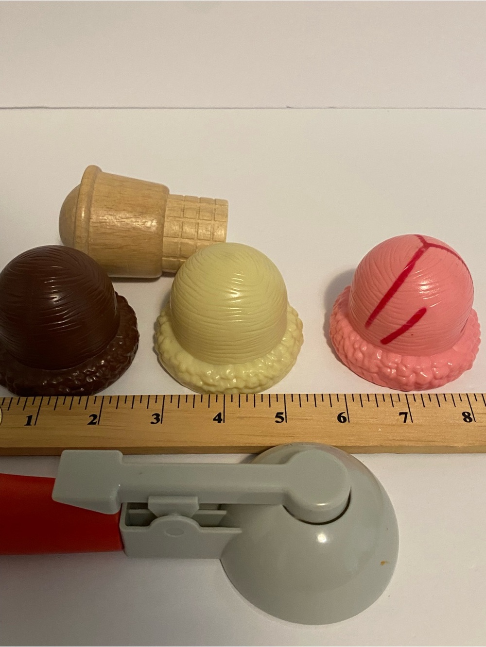 Melissa & Doug Wooden Ice Cream Lot w Magnetic Scoop Cone Play Food Play Kitchen - Picture 4 of 4